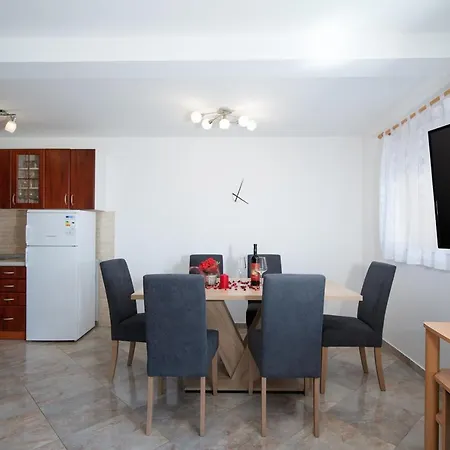 Apartament Dujmović *